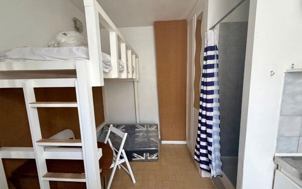 Appartement à vendre    1 pièce • 8,30 m2 Paris 11