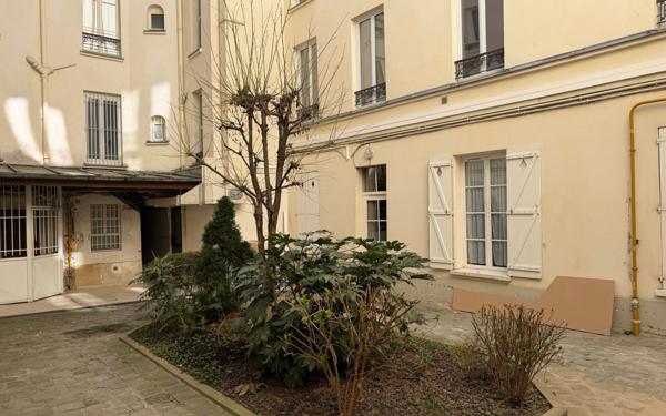 Appartement à vendre    1 pièce • 8,30 m2 Paris 11