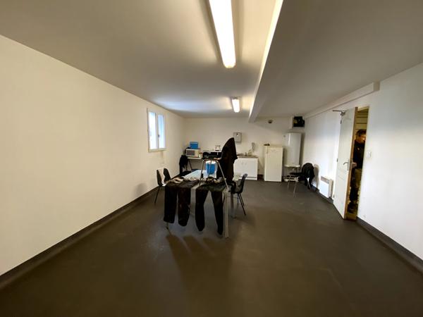A LOUER local d'activité 1.000 m2 - NORD de NANTES