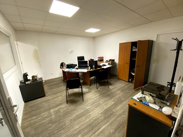 A LOUER local d'activité 1.000 m2 - NORD de NANTES