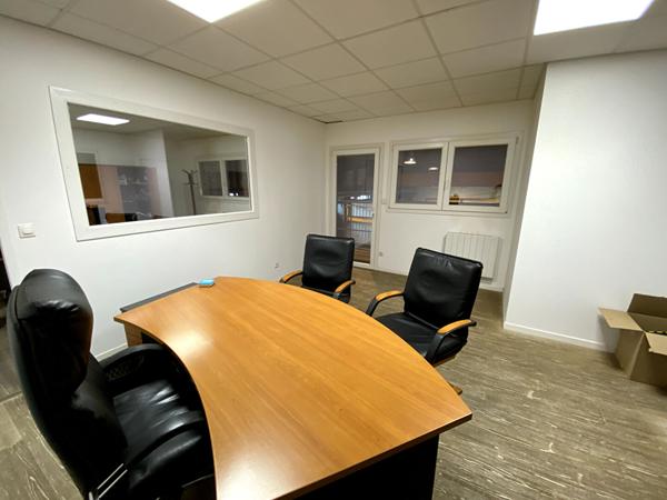 A LOUER local d'activité 1.000 m2 - NORD de NANTES