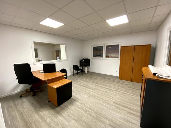 A LOUER local d'activité 1.000 m2 - NORD de NANTES