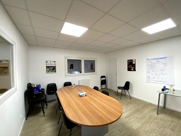 A LOUER local d'activité 1.000 m2 - NORD de NANTES