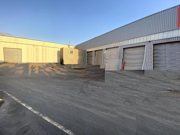 A LOUER local d'activité 1.000 m2 - NORD de NANTES