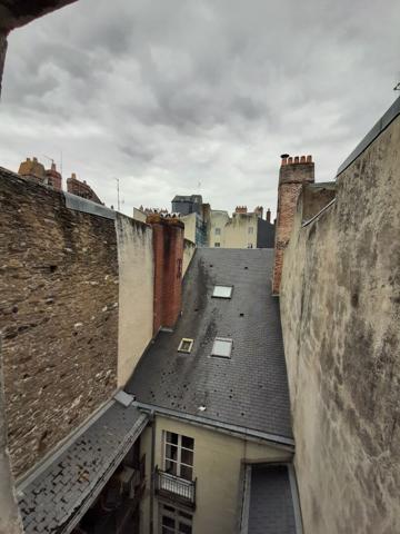 A LOUER BUREAU REFAIT A NEUF DE 8 m² environ EN COEUR DE VILLE DE NANTES