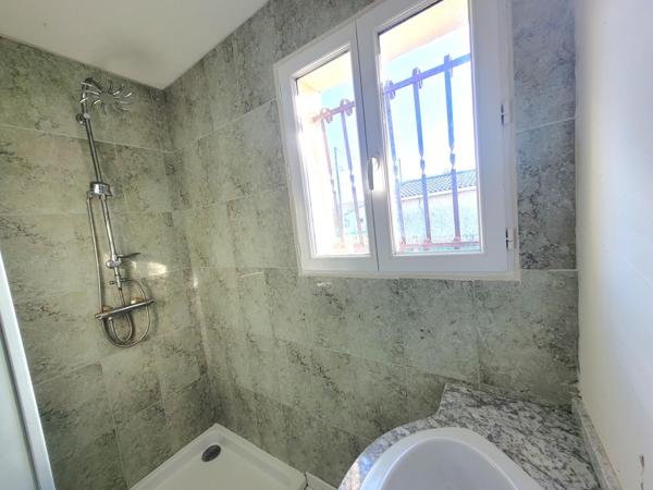 Maison d'environ 40 m² avec garage