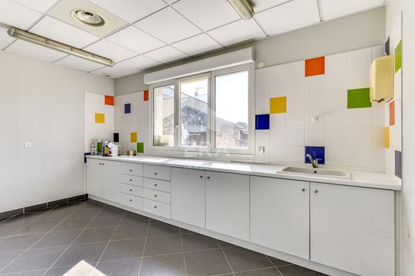 Local commercial Cuxac D Aude 5 pièce(s) 166.56 m2
