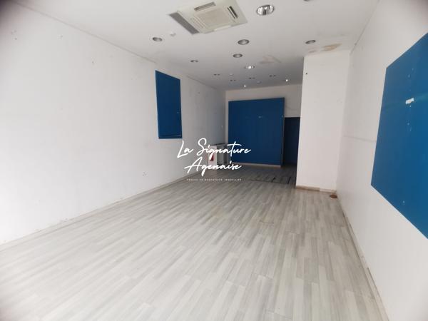 Immeuble avec local commercial avec vitrine Villeneuve sur lot à 20 min d'Agen