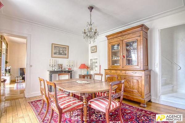 Versailles Notre-Dame Boulevard de la Reine Appartement duplex 4 pièces 84 m² situé au 2ème et dernier étage €649 000 ** - Référence 27540