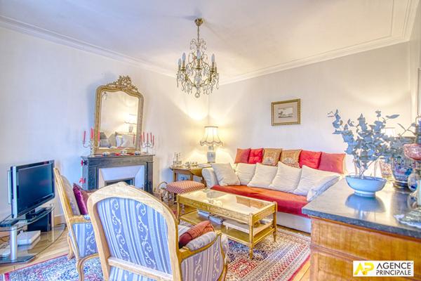 Versailles Notre-Dame Boulevard de la Reine Appartement duplex 4 pièces 84 m² situé au 2ème et dernier étage €649 000 ** - Référence 27540