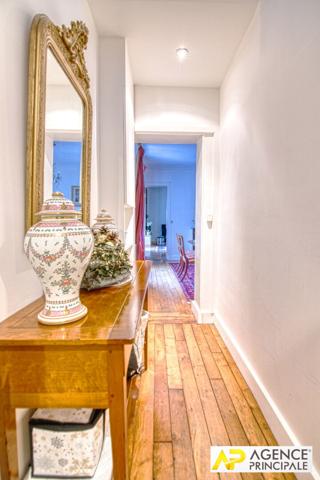 Versailles Notre-Dame Boulevard de la Reine Appartement duplex 4 pièces 84 m² situé au 2ème et dernier étage €649 000 ** - Référence 27540