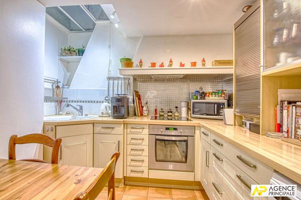 Versailles Notre-Dame Boulevard de la Reine Appartement duplex 4 pièces 84 m² situé au 2ème et dernier étage €649 000 ** - Référence 27540