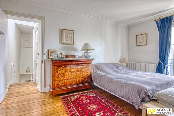 Versailles Notre-Dame Boulevard de la Reine Appartement duplex 4 pièces 84 m² situé au 2ème et dernier étage €649 000 ** - Référence 27540