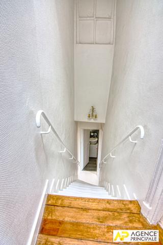 Versailles Notre-Dame Boulevard de la Reine Appartement duplex 4 pièces 84 m² situé au 2ème et dernier étage €649 000 ** - Référence 27540