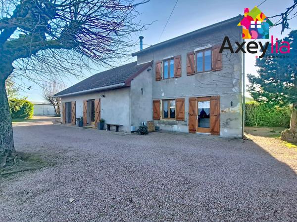 Charlieu (42190) A VENDRE - AUX PORTES DE CHARLIEU - MAISON 8 PIÈCES AVEC BEAU TERRAIN