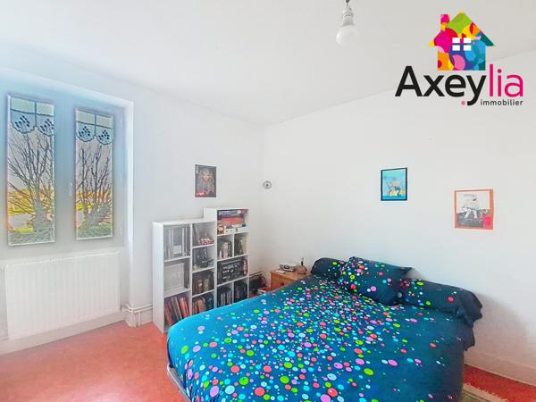 Charlieu (42190) A VENDRE - AUX PORTES DE CHARLIEU - MAISON 8 PIÈCES AVEC BEAU TERRAIN