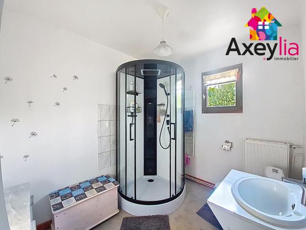 Charlieu (42190) A VENDRE - AUX PORTES DE CHARLIEU - MAISON 8 PIÈCES AVEC BEAU TERRAIN