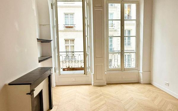 Appartement à vendre    3 pièces • 61 m2 Paris 1
