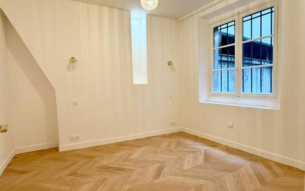 Appartement à vendre    3 pièces • 61 m2 Paris 1