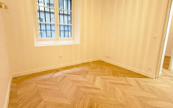 Appartement à vendre    3 pièces • 61 m2 Paris 1