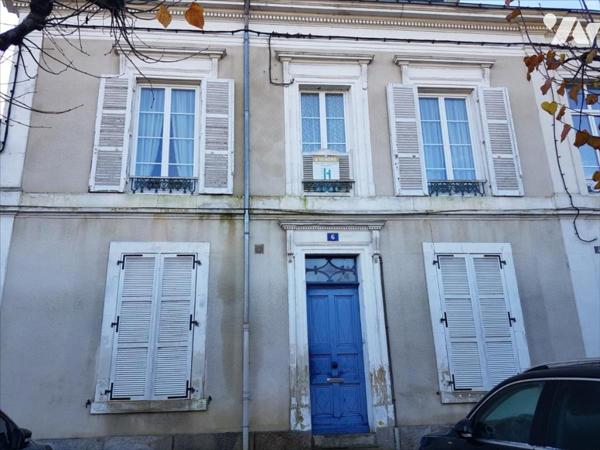 LA FLECHE Centre, Maison de ville à rafraichir