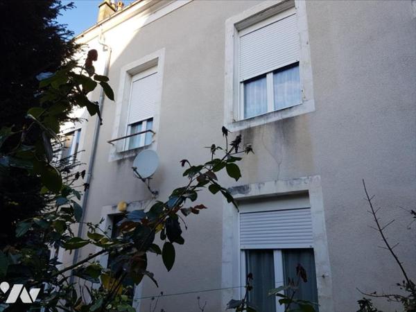 LA FLECHE Centre, Maison de ville à rafraichir