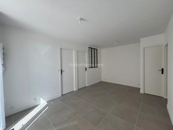 Location                                                      Appartement
                        
                     3 pièces                      43 m2                     à Montlhéry