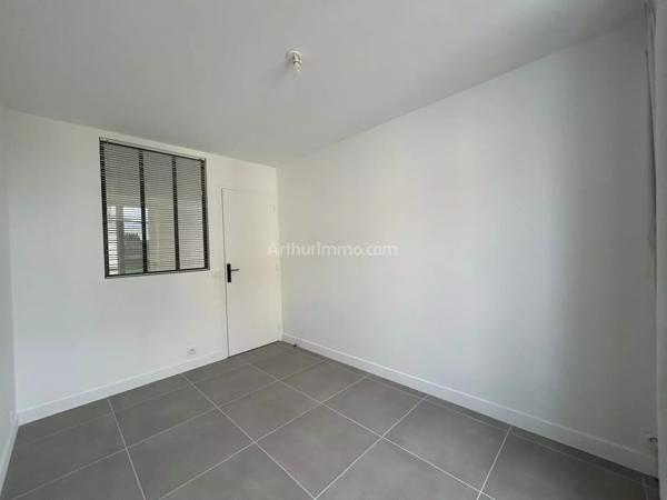 Location                                                      Appartement
                        
                     3 pièces                      43 m2                     à Montlhéry