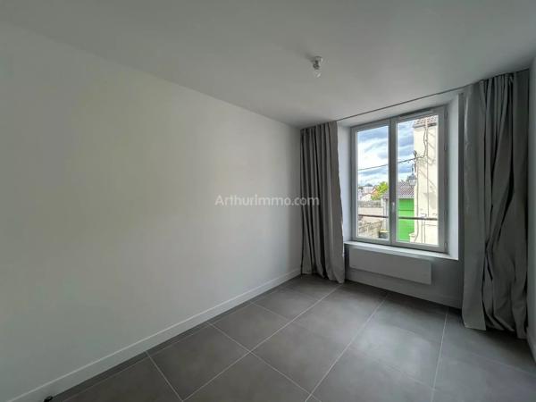 Location                                                      Appartement
                        
                     3 pièces                      43 m2                     à Montlhéry