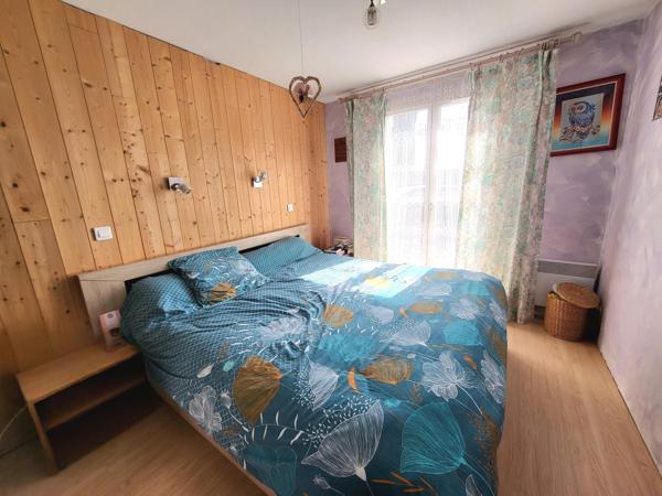 Maison 7 pièces au calme sur grand terrain arboré. CALME ABSOLU ! Vue exceptionnelle !