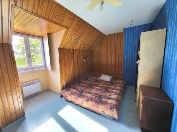 Maison 7 pièces au calme sur grand terrain arboré. CALME ABSOLU ! Vue exceptionnelle !