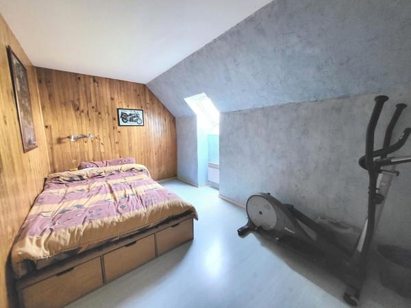 Maison 7 pièces au calme sur grand terrain arboré. CALME ABSOLU ! Vue exceptionnelle !