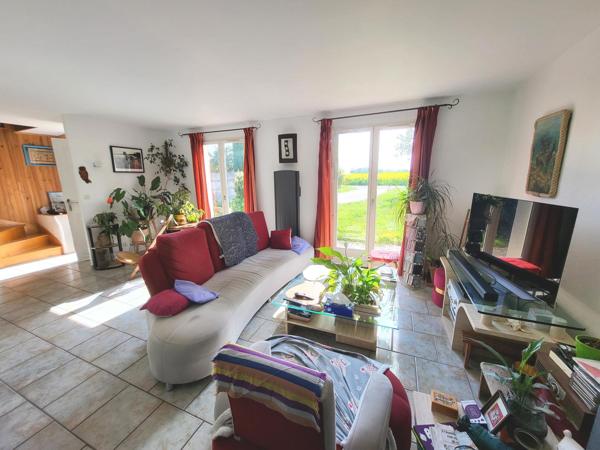 Maison 7 pièces au calme sur grand terrain arboré. CALME ABSOLU ! Vue exceptionnelle !