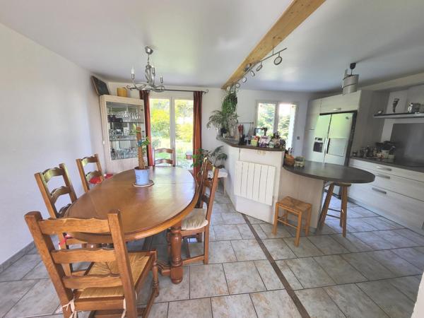 Maison 7 pièces au calme sur grand terrain arboré. CALME ABSOLU ! Vue exceptionnelle !