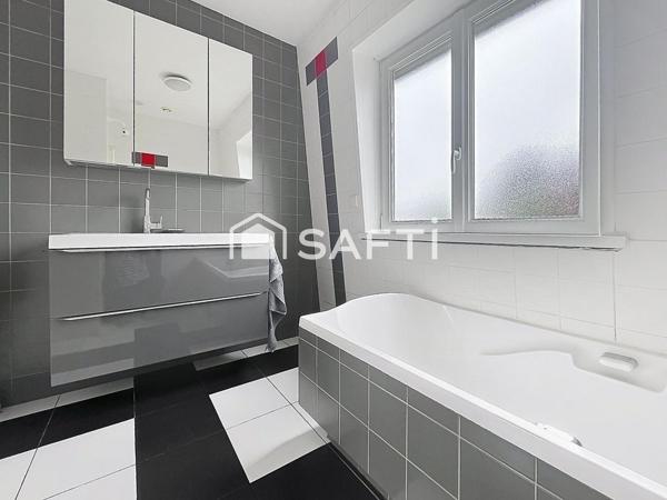 Maison de 5 pièces de 101 m2 au coeur de la Commanderie des Templiers -  secteur très prisé.