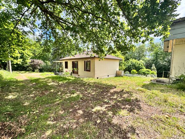 Aux portes de Périgueux, charmante maison avec fort potentiel sur 8 491 m² de terrain divisible