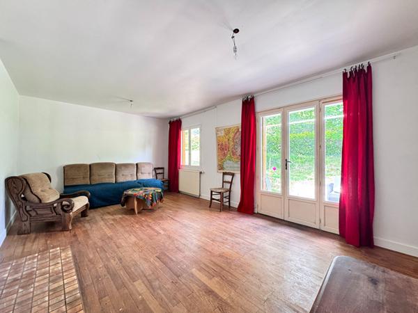 Aux portes de Périgueux, charmante maison avec fort potentiel sur 8 491 m² de terrain divisible