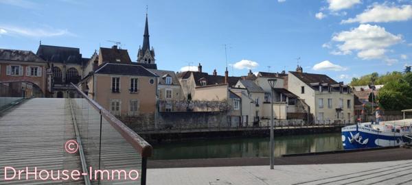 Immeuble à vendre 9 pièces de 145 m²