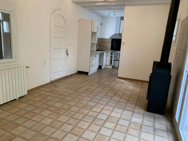 À Vendre Charmante Maison de Ville avec Jardin, Terrasse, Abri et Garage - VEYNES