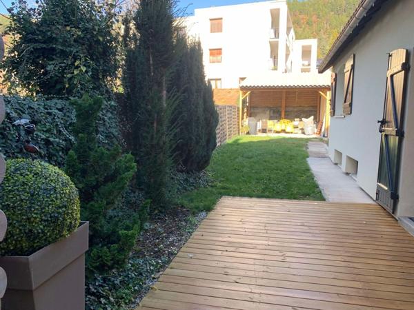 À Vendre Charmante Maison de Ville avec Jardin, Terrasse, Abri et Garage - VEYNES