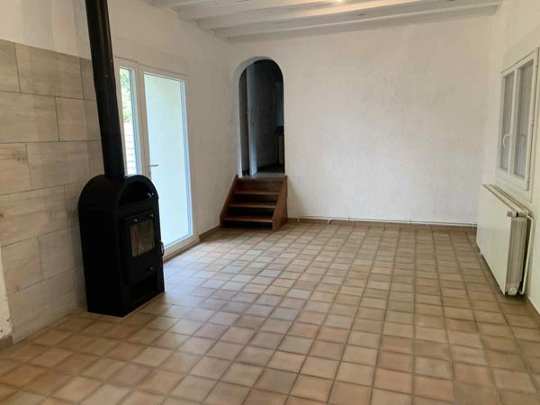 À Vendre Charmante Maison de Ville avec Jardin, Terrasse, Abri et Garage - VEYNES