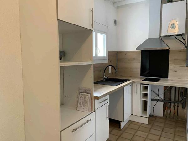 À Vendre Charmante Maison de Ville avec Jardin, Terrasse, Abri et Garage - VEYNES