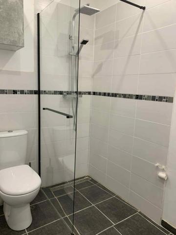 À Vendre Charmante Maison de Ville avec Jardin, Terrasse, Abri et Garage - VEYNES