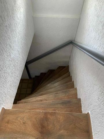 À Vendre Charmante Maison de Ville avec Jardin, Terrasse, Abri et Garage - VEYNES