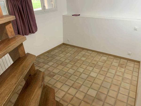 À Vendre Charmante Maison de Ville avec Jardin, Terrasse, Abri et Garage - VEYNES