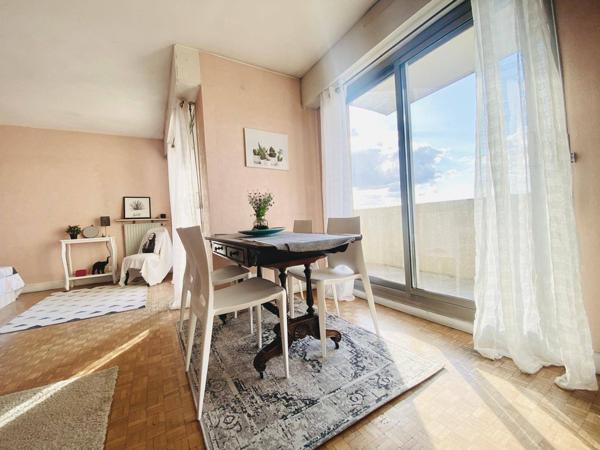 Appartement lumineux avec balcon et vue dégagée – Proche du lac d’Enghien