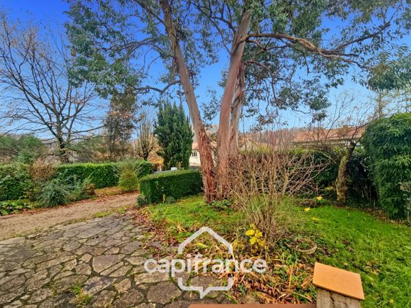 Maison à rénover, 5 chambres, jardin, tout à l'égoût, puit, proche des commodités