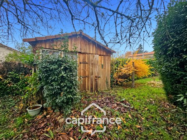 Maison à rénover, 5 chambres, jardin, tout à l'égoût, puit, proche des commodités