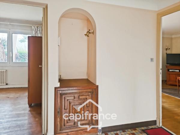 Maison à rénover, 5 chambres, jardin, tout à l'égoût, puit, proche des commodités