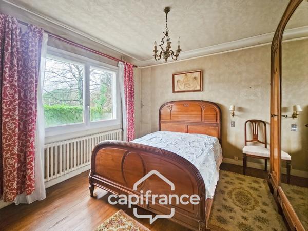 Maison à rénover, 5 chambres, jardin, tout à l'égoût, puit, proche des commodités